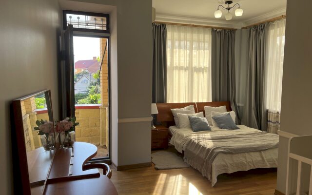 Частный Дом 327 с Бассейном и Видом на Горы