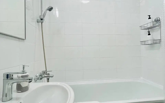 Kvartira Uyutnaya 2-kh Komnatnaya V Novom Dome V 3-kh Minutah Ot Metro Zyuzino Flat
