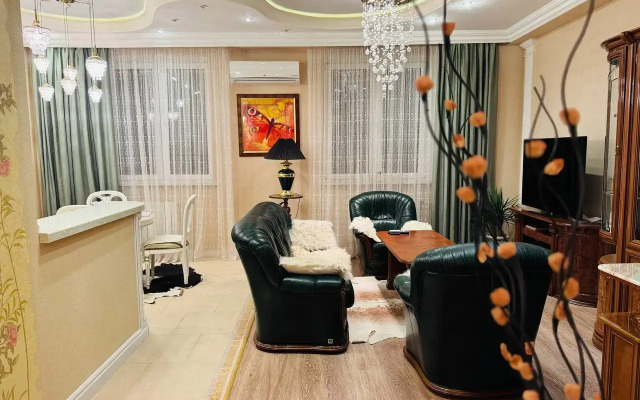 Ryadom S Chashey Flat