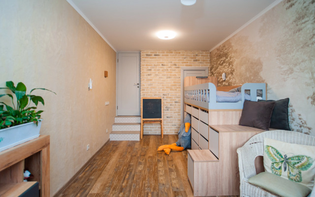 Dvukhetazhnaya Semeyny Uyut Flat