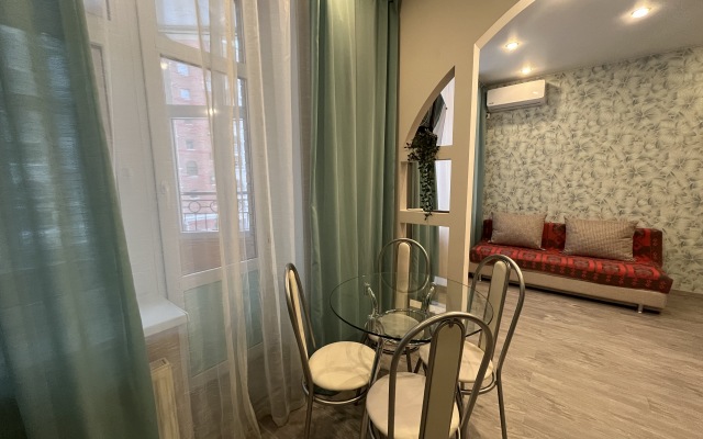 Tikhaya Studiya Na Rikhtera Flat