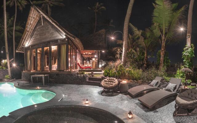 Absolute Beachfront Villa Laut