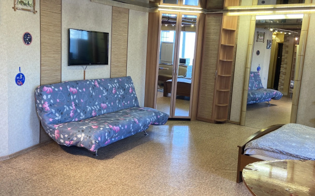 Na Prospekte 50 Let Oktyabrya 22 Flat