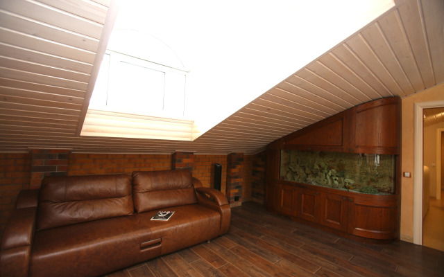 Dlya 8mi Gostey Nevsky 5 Apartment