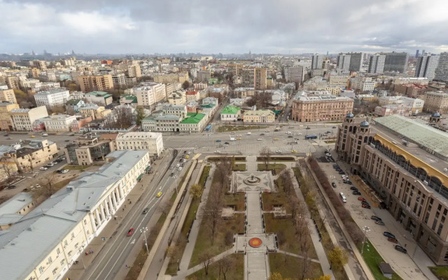 Lyuks s balkonom i vidom na Arbat Apartments