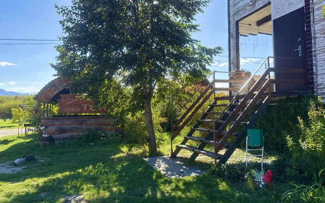 Thach from Travel Hotels Entourage