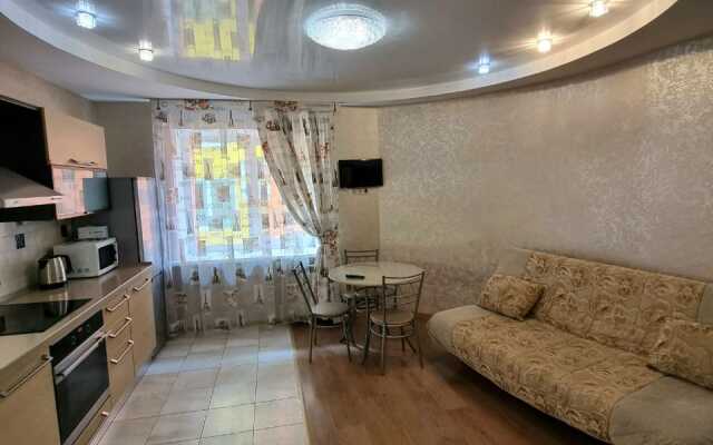 Tryohkomnatnye V Tsentre Goroda Po Istomina 41 Apartments