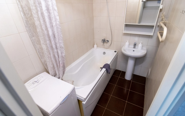 V otlichnom rayone na troikh Apartments