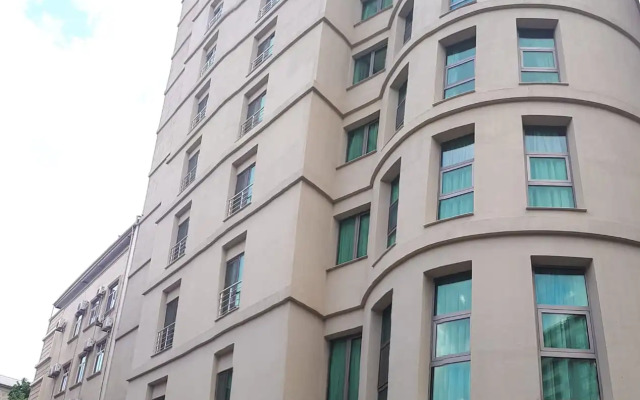 Отель Diplomat Suites