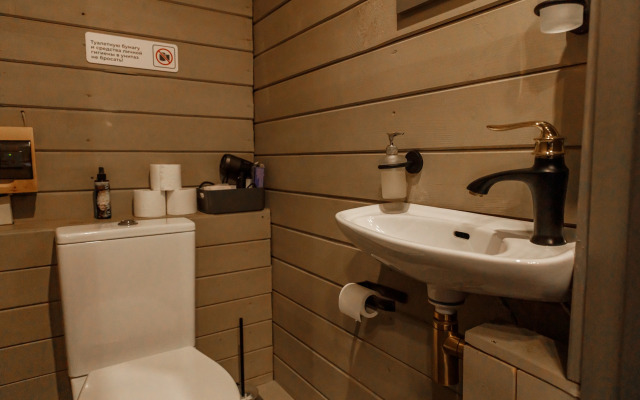 Na Lugovom 35m u reki v centre Zvenigorodava Private House