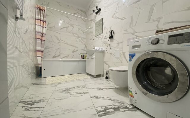 V Tsentre S Vidom Na Park Apartments