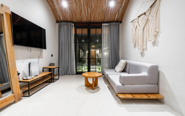 Hijau by EVDEkimi – Charming 2BR Escape with Pool, Outdoor Lounge, Lush Garden – Long Stay Extras Villa
