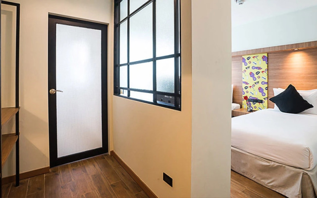 Sunshine Hip Hotel