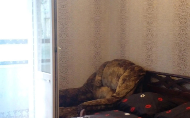 Квартира Двухкомнатная у метро с бесплатной парковкой