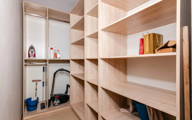 Апартаменты просторные трехкомнатные у ТРЦ MEGA в стиле минимализм