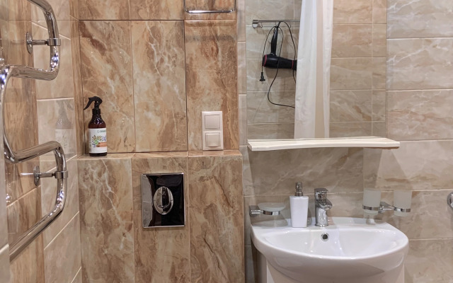 Квартира Уютная в Тихом Центре на Роз 65 10 Минут до Моря