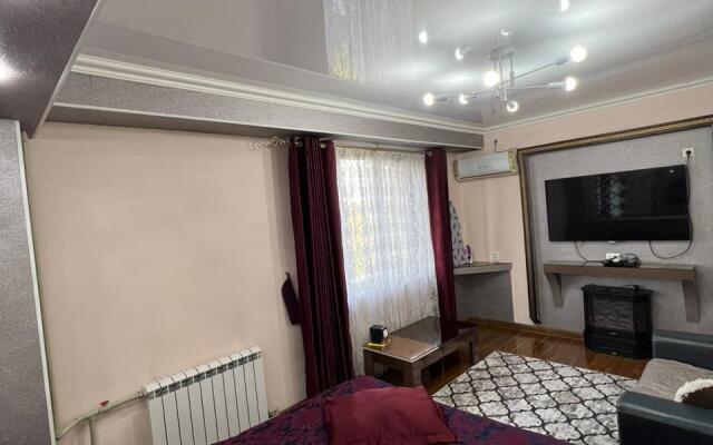 Na Prospekte Tauke Khana 33/3 Apart Hotel