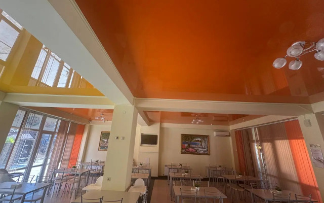 Kronos Hotel