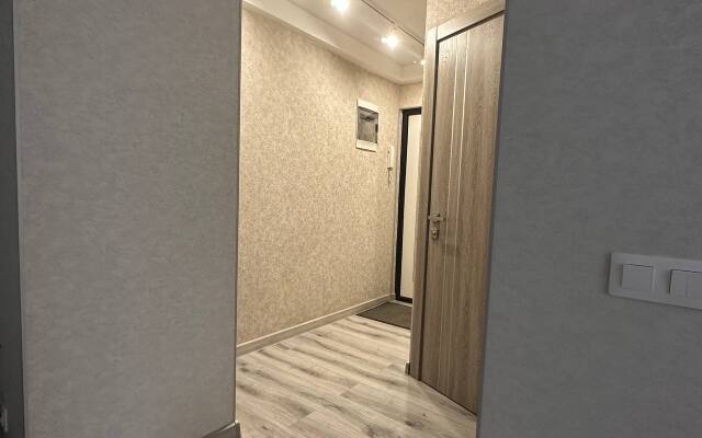 U metro Moskovskaya Flat