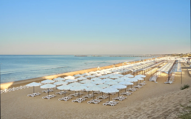 Курортный отель Alean Family Riviera