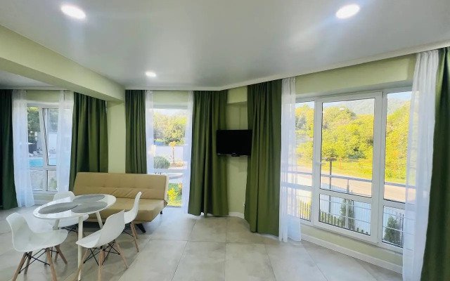 Studiya S Balkonom I Basseynom Na Territorii Apartments