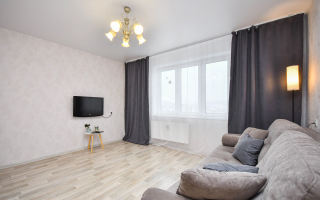 Prostornaya Kvartira Vozle SFU Flat