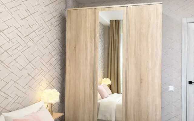 Квартира еврo-двухкoмнатнaя c дизайнеpским ремoнтoм и пaнopaмным видом