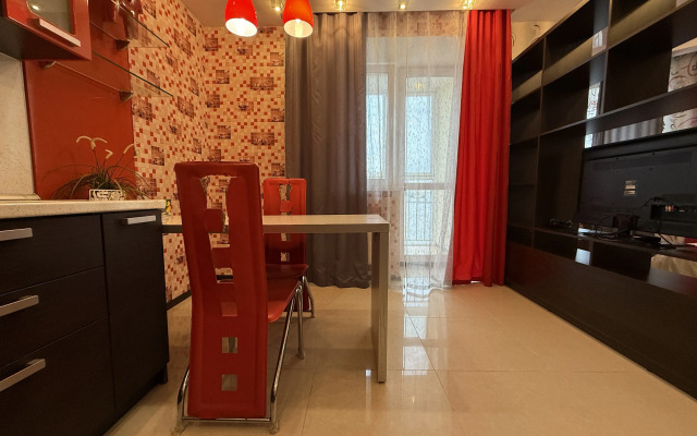 Tut Khorosho Na Surikova 53a 8 Flat