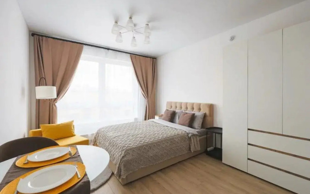 Uyutnaya Studiya Na Troikh Apartments