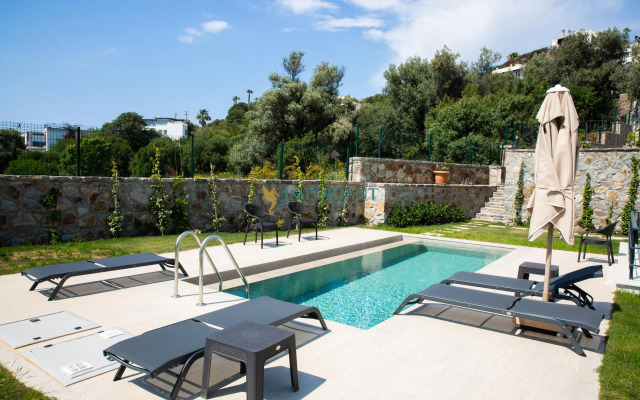 BD498-Gümüşlükte 4 Odalı Özel Havuzlu Villa