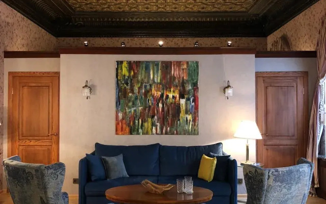 Апартаменты Историческая Квартира с Камином