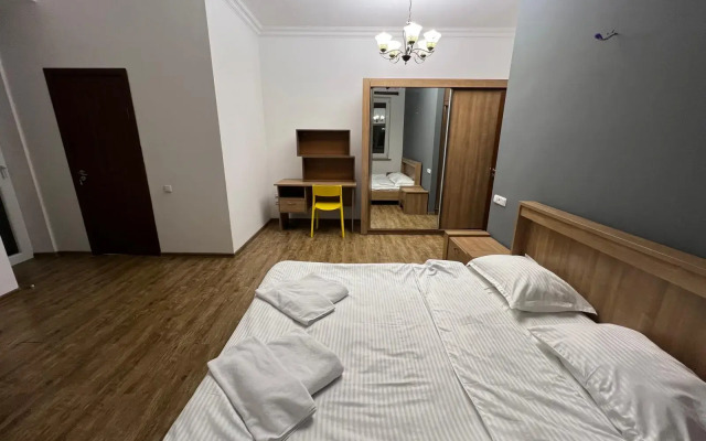 Trekhkomnatnaya Prostornaya na Severnom Prospekte, Hh556 Flat