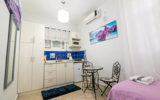 Car4 U Studio Apartments