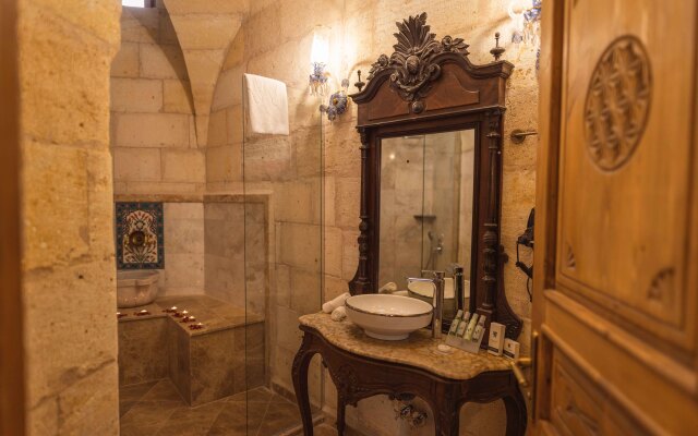 Solo Cave Suites Hotel