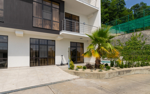 Taunkhaus v Sochi  sobstvennym Basseynom Apartments