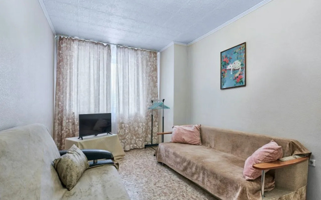 Na Ulitse Vasiliya Goltsova 3 Flat