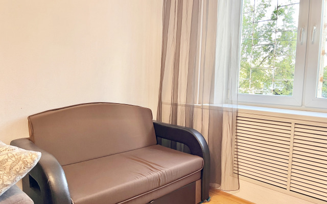 Na Dekabristov Flat