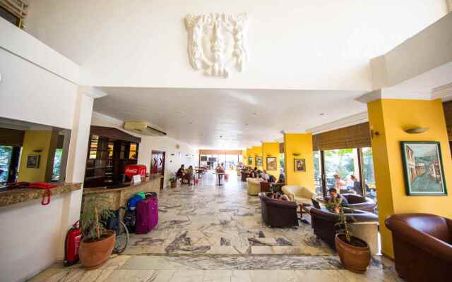 Tuntas Beach Hotel Altinkum