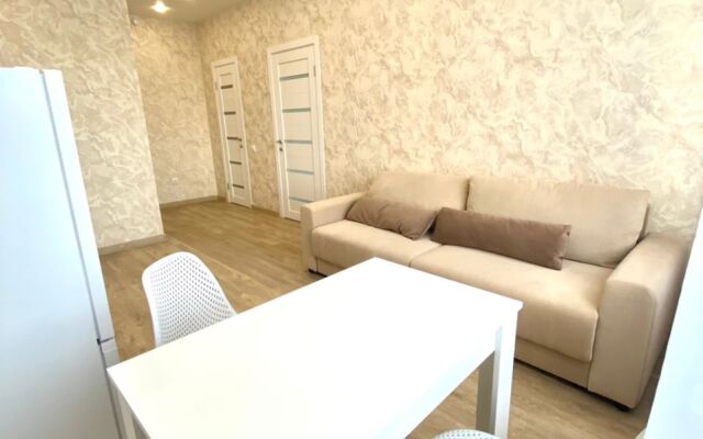 V Novo-Komarovo Flat