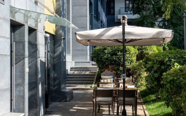 Na Prospekte Al-Farabi 41/3 Blok 3 Apartment