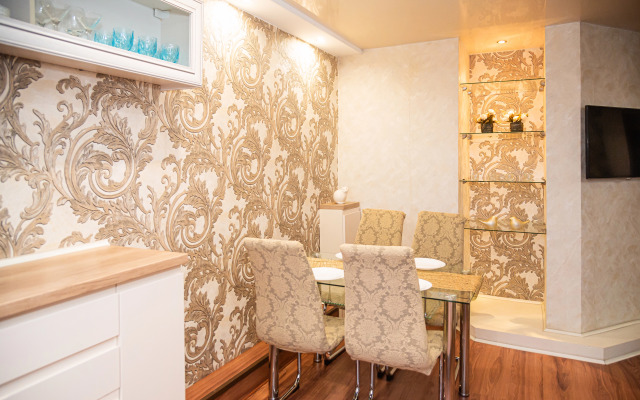 Trekhkomnatnaya v Tsentre ryadom s Galleria Minsk Flat