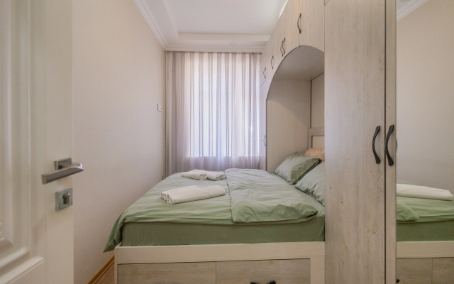 Dvukhspalnie S Gostinoy Komnatoy V Tsentre Goroda Apartments
