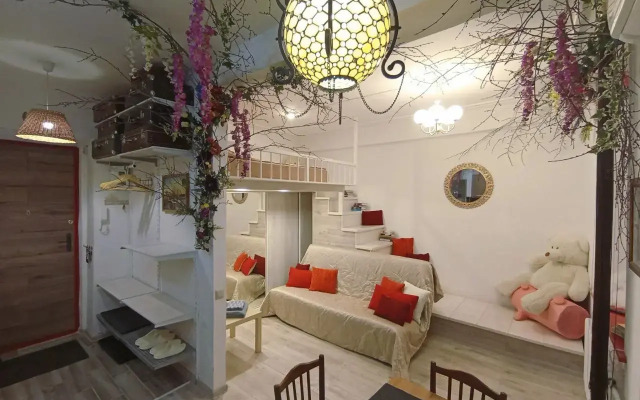 Квартира Студия с авторским декором Сказочный лес в красивом доме