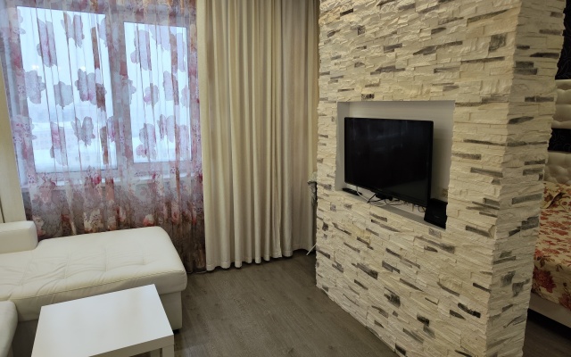 Roskoshnaya Kvartira V Tsentre Cheboksar Flat