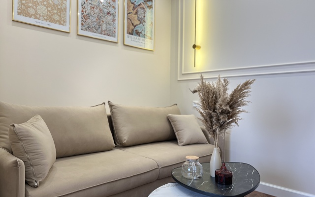 Dizaynerskaya Kvartira V Zhk Rossiyskiy S Panoramnoy Lodzhiey Apartments