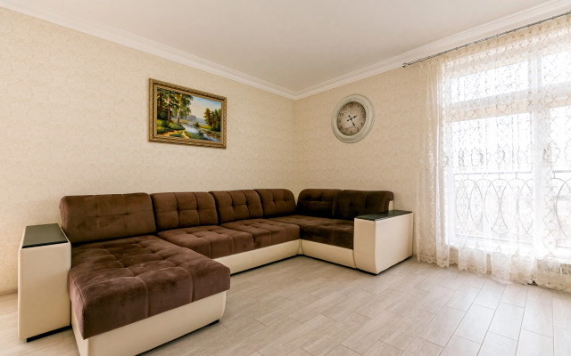 Апартаменты Лира от Ирины Савельевой + С красивым видом на Боргустанский хребет + У входа в верхний Курортный парк + Релакс 150%!