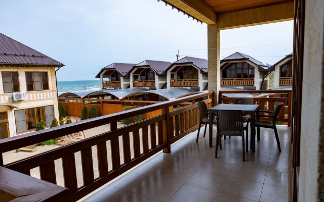 Golden Beach Hotel