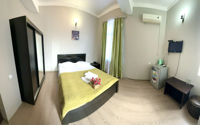 Qeroli old town Hotel