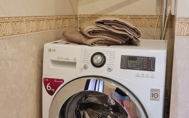 Utopayuschaya V Krasote Zaliva I Zakatnogo Solntsa Flat