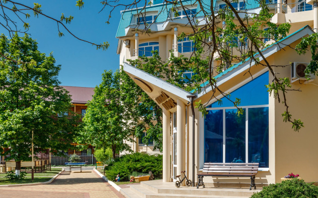 Yuzhnyij Parus Resort Hotel